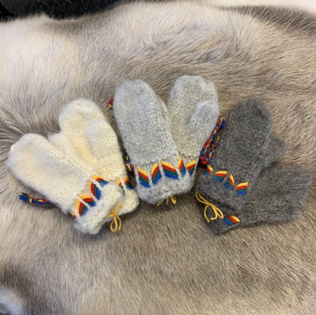 Lovikka mittens for children