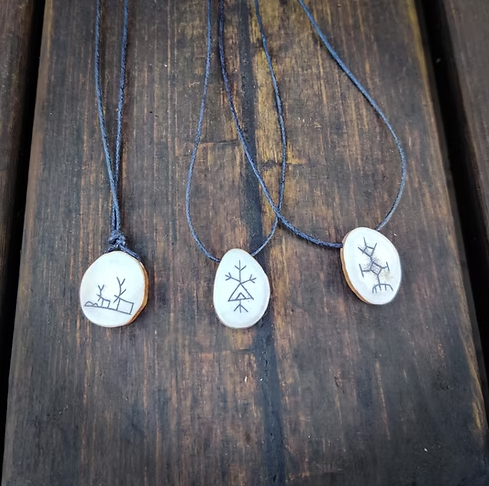 Pendant with Sámi symbol